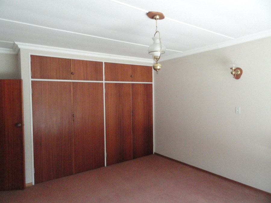 To Let 4 Bedroom Property for Rent in Grimbeeck Park North West